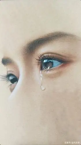 原创现代诗歌.「一双含泪的眼睛」