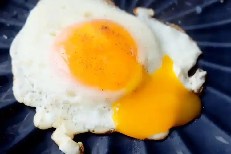 100成功的溏心煎蛋煎的时间是关键