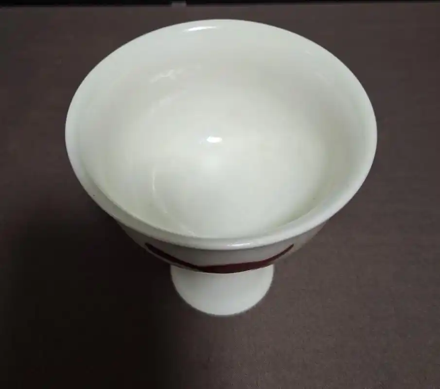 大明宣德年制甜白釉三鱼纹高足杯二对,高8.6厘米