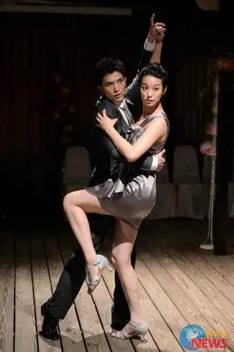 邱泽跳国标舞:像参加极限运动 赖雅妍被纠正不能扭