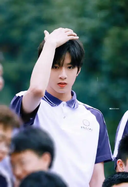 巴蜀校庆出现刘耀文的毕业照