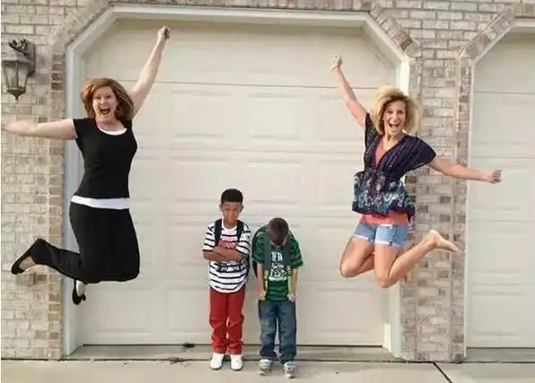 熊孩子终于开学了,看家长们是如何庆祝"解放"的