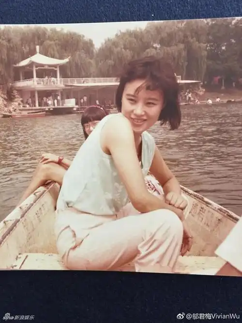 邬君梅晒少女时代美照 明眸动人秀丽端庄 美貌出众