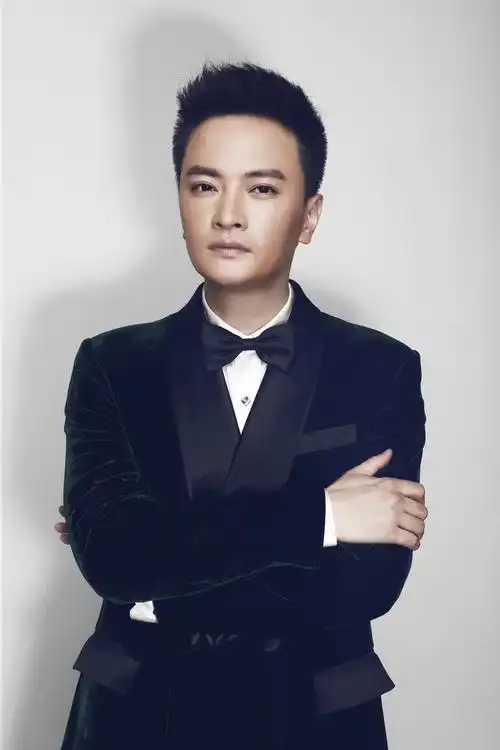 汤非,原空军政治工作部文工团青年歌唱家,国家二级演员,现为中国传媒