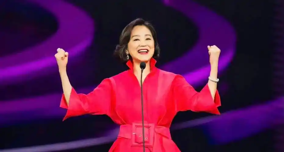 林青霞深夜自曝受伤,患失眠长达20年,意外暴露婚姻情况