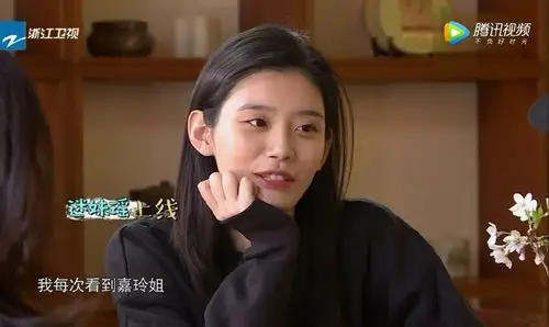 《女人有话说》迎来刘嘉玲,奚梦瑶一路拍马屁,网友:毫无下限!