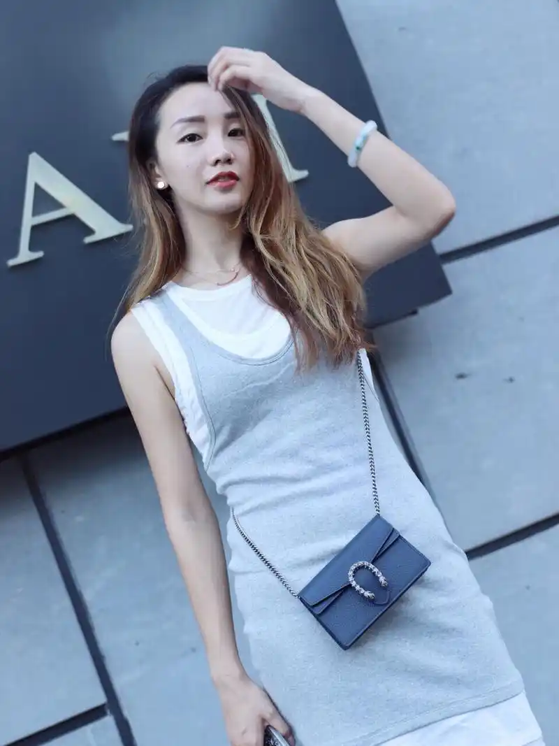 【莫兰迪配色| 低饱和度灰蓝色穿搭】 话说尔晴终于还是死在了越南,看