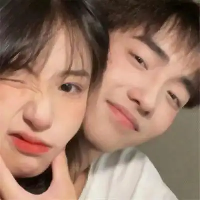 甜蜜亲吻的亲亲真人情侣头像甜到爆 优质高级清冷系的温柔情头_情侣