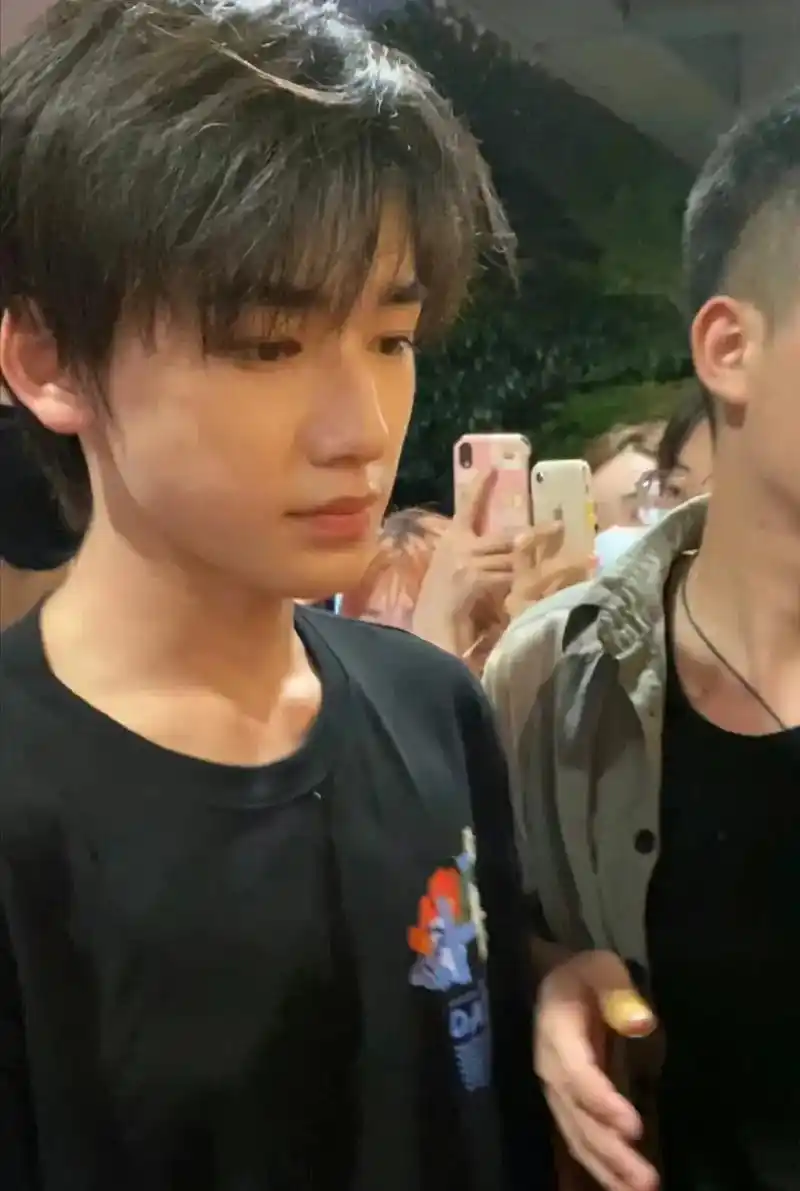 宝宝的素颜好绝#宋亚轩 #刘耀文 #碗盆 #大数据推荐给有需 - 抖音