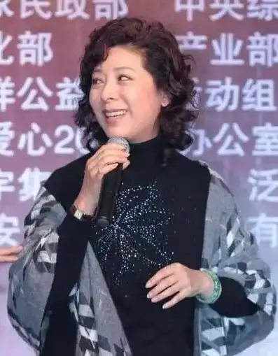 关牧村童年捡烂菜叶裹腹一婚被家暴二婚获幸福67岁再上央视