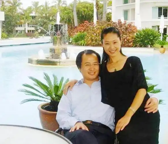 于文华被前夫抛弃,带女儿改嫁苦尽甘来,被未婚小伙宠成公主