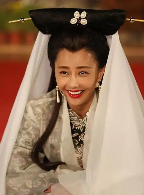 马雅舒版白娘子,王祖蓝都比她美