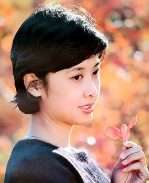 女儿国国王朱琳年轻时多美?说出来你或许不信,但老照片不会说谎