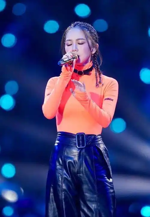 原创邓紫棋又开始穿皮裤了每一件都又酷又美甩肉18斤效果看得见