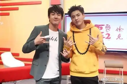 林更新与美女出游冲上热搜第一,疑是替吴亦凡挡灾,网友炸锅了