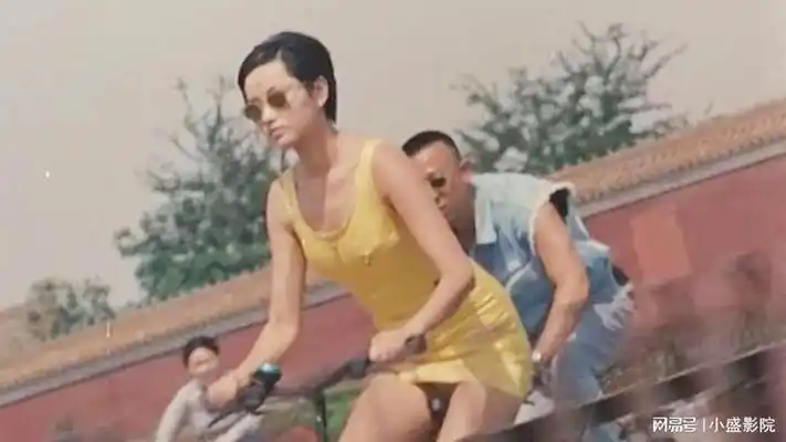 姜文为追女神瞿颖,雇张艺谋在小区大喊:安红,我想你!