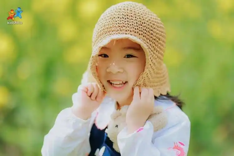 田野间的小女孩