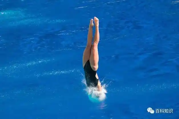 跳水运动员为何能压住水花