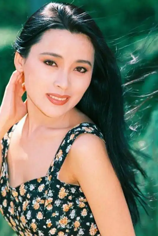 老照片:90年代的挂历女郎,时尚的先驱,地位不亚于现在的超模