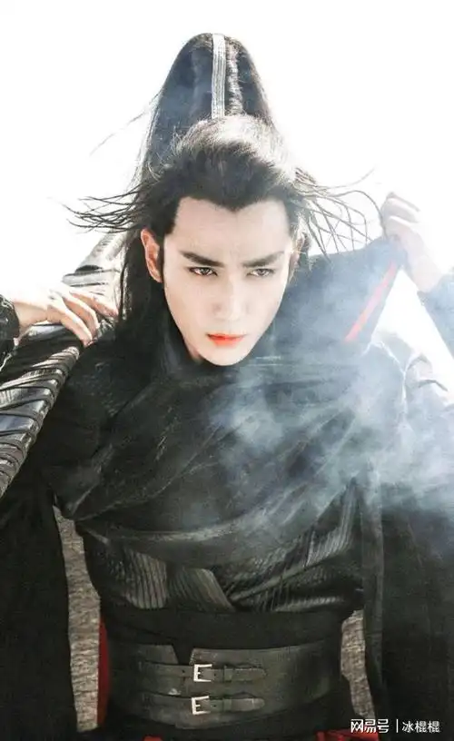 令人惊艳的黑衣男神肖战朱一龙邓伦帅气看到任嘉伦心动了