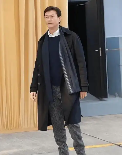 男神秃头大赏:有人自然衰老依然帅气,有人发福面目全非_李亚鹏_头顶