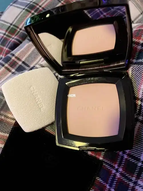 香奈儿粉饼的粉扑像毛巾
