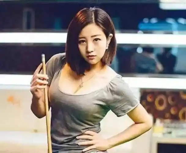 30岁女裁判吕帅希,因身材走红,三围完胜柳岩,直言以后想生4个在不久前