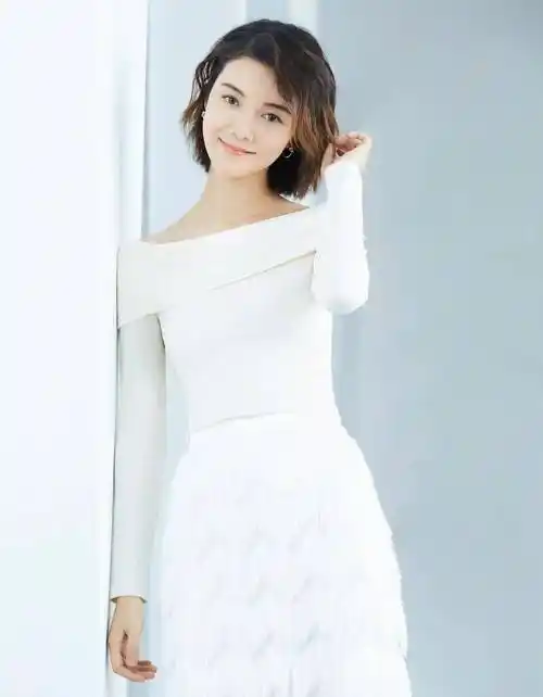 车晓40岁依旧靓丽,这样的身材保持的真好,电眼迷人,知性惑人_生活