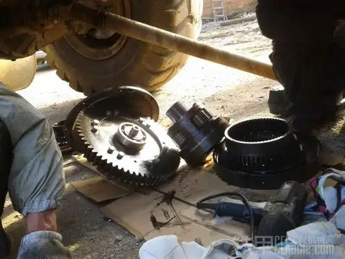 大修变速箱,现场拆解全过程,柳工zl50c_铁甲工程机械论坛