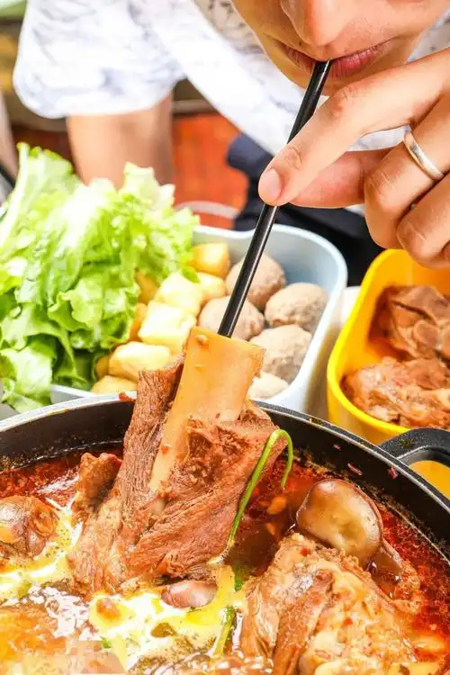 运气牛自助酱大骨火锅悦荟广场性价比高到爆棚699元单人自助香软酥烂