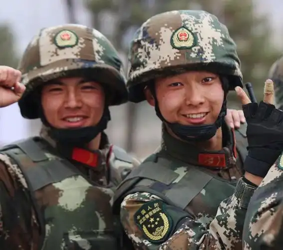 铁血军人,你笑起来真好看!