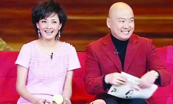 62岁蔡明上综艺,脸僵硬像变了个人