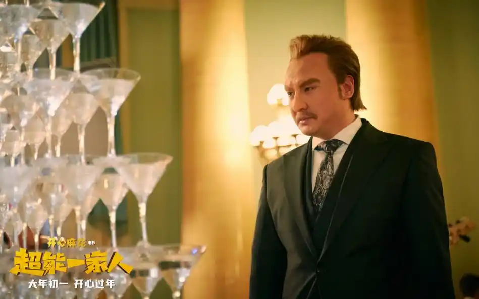 暑期八块腹肌的对决,艾伦能否借沈腾之力成为票房新宠?