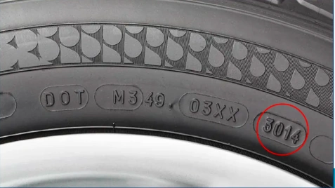 每只轮胎的生产日期都藏在胎壁上,比如胎壁标注3014,表示这条轮胎是在