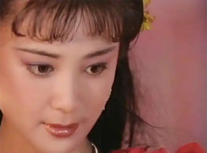 而且成了经典中的经典,傅艺伟之后再无苏妲己,她的那种妩媚,那种蛇蝎