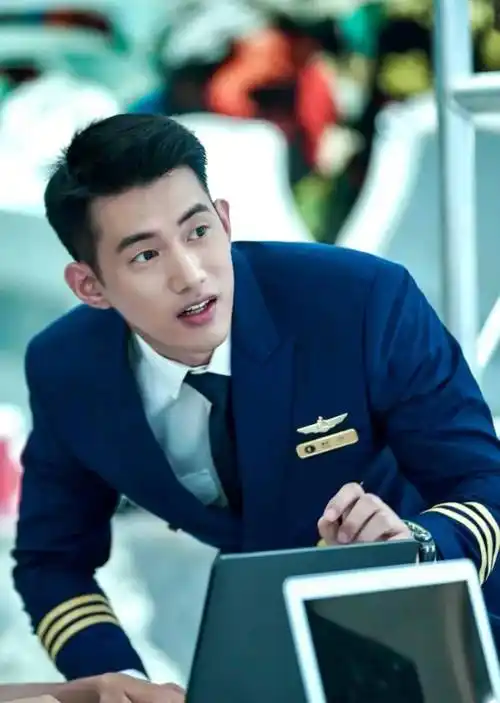 原创好男儿吴建飞竟然38岁了这寸头肌肉身材也太撩了吧