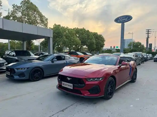 p>前不久,全新福特mustang"野马"已在北京车展亮相,新车将推出硬顶