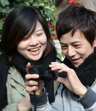 何炅王菁照片资料何炅与老婆王菁结婚照首曝光