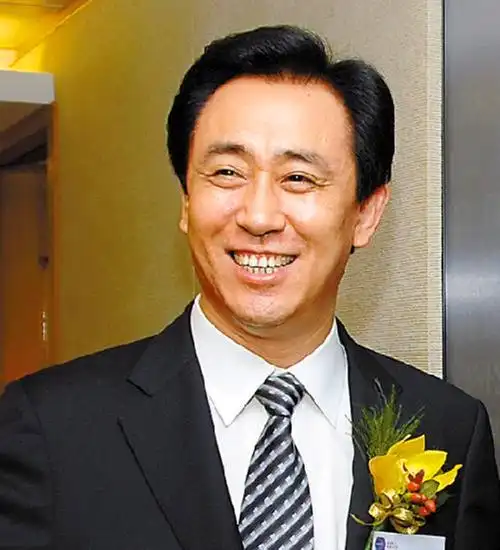 不愧是当过首富的人,许家印一出手就是8个亿,并且还是美元.