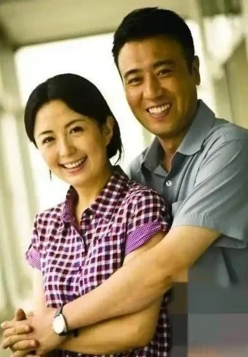 我一直想找一张于和伟与妻子宋林静的照片,这张于和伟和杨童舒照片