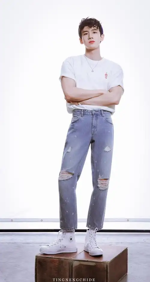 白敬亭 cr图片logo