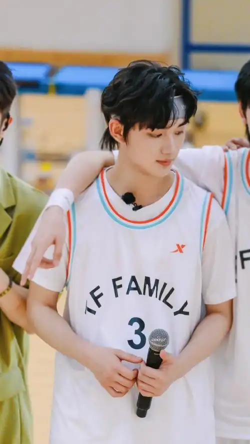 丁程鑫夏季运动会饭拍