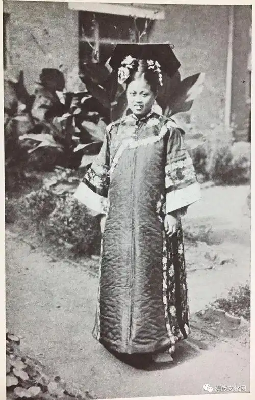 收藏的一组晚清满洲格格的照片