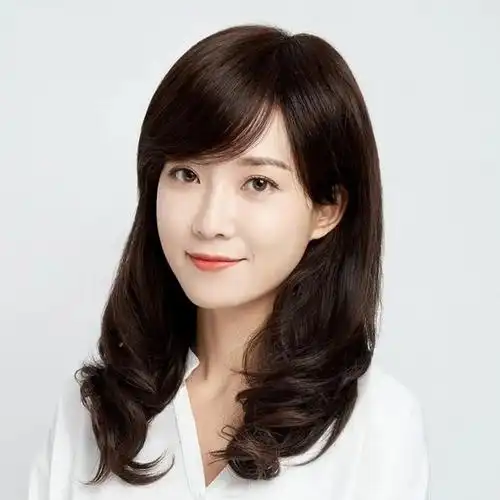 女人过了50岁,头发建议剪短点!今年流行这几种发型,洋气又减龄