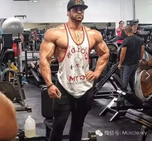 我健身一个月了,怎么还没变肌肉男?