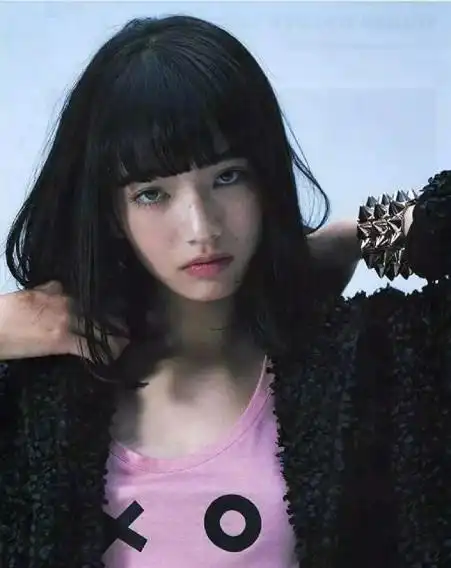 小松菜奈的齐刘海,清冷又迷离