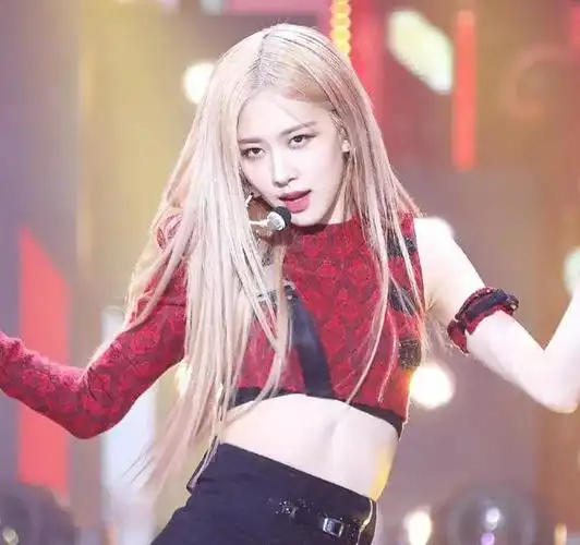 朴彩英:韩流巨星的外貌,气质与压力韩国流行音乐天后朴彩英最近在