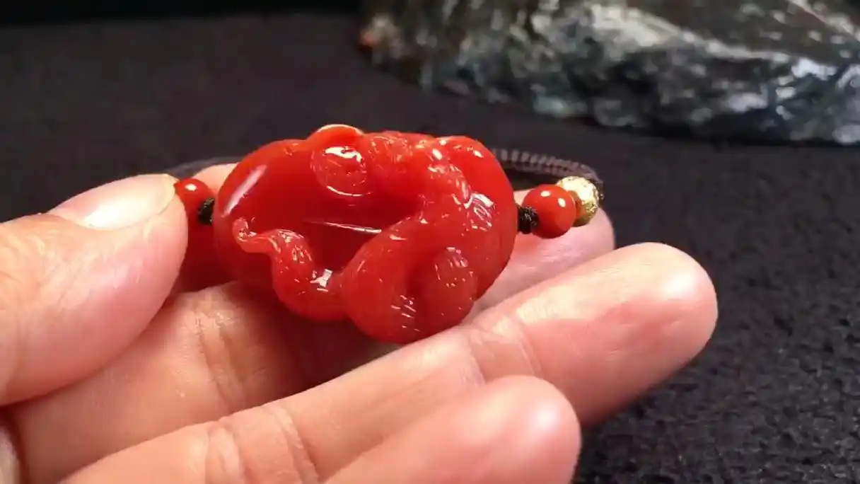 深度透视文玩市场:南红玛瑙的千年传承与现代升值之谜