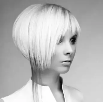 银色头发美女图片 扎银灰发型女生很有气质