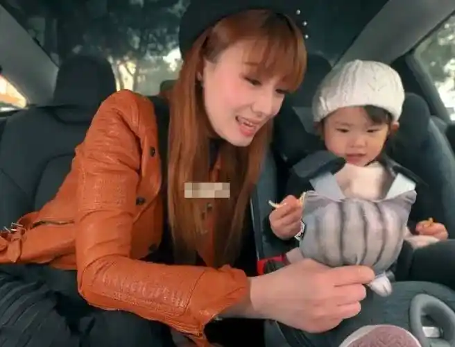 东方卫视万蒂妮,人红口碑好,被传婚变求助粉丝:大家帮我举报她_韩凌明